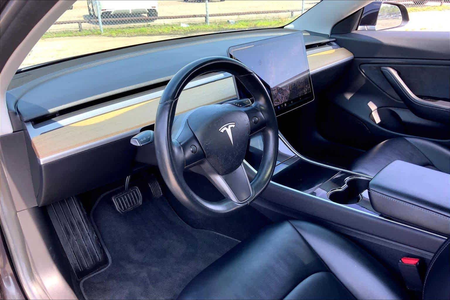 Used 2018 Tesla Model 3 Long Range RWD image 16
