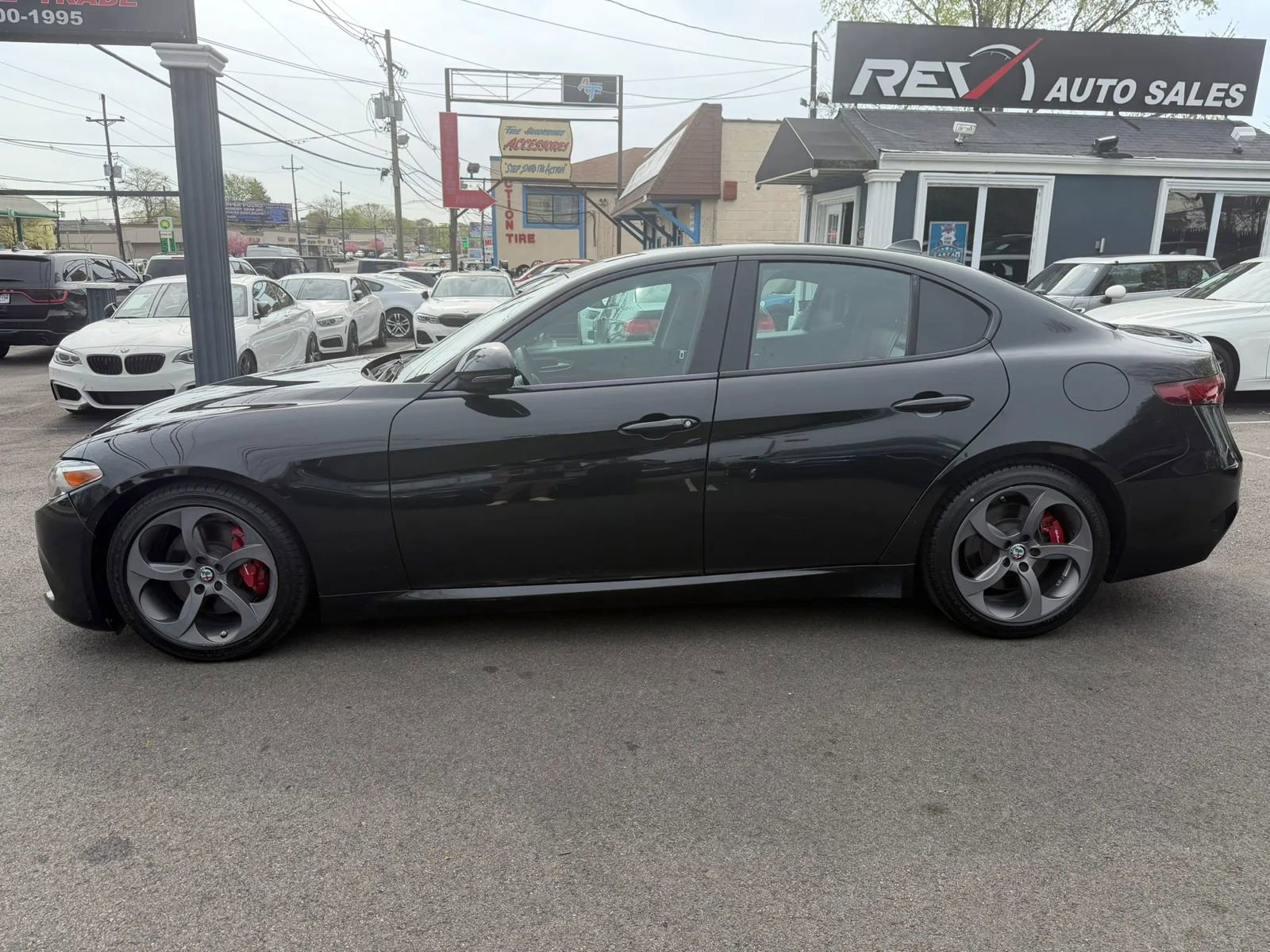 Used 2017 Alfa Romeo Giulia w/ Sport Appearance Package RWD image 2