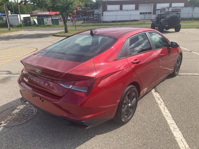Used 2023 Hyundai Elantra SEL w/ Cargo Package FWD image 5