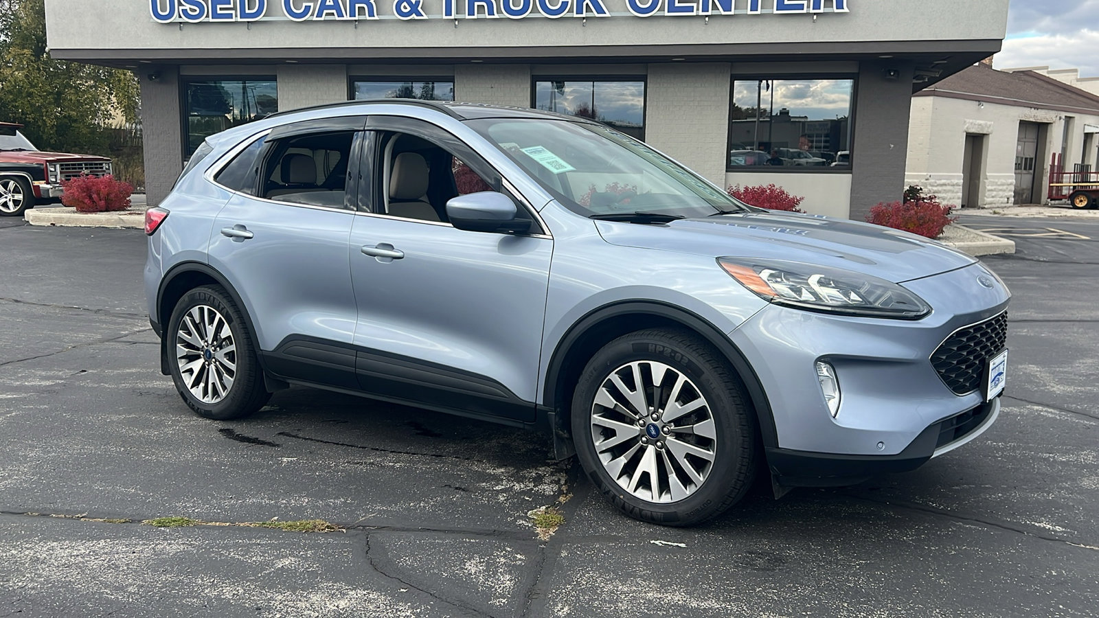 Used 2022 Ford Escape Titanium w/ Class II Trailer Tow Package image 2