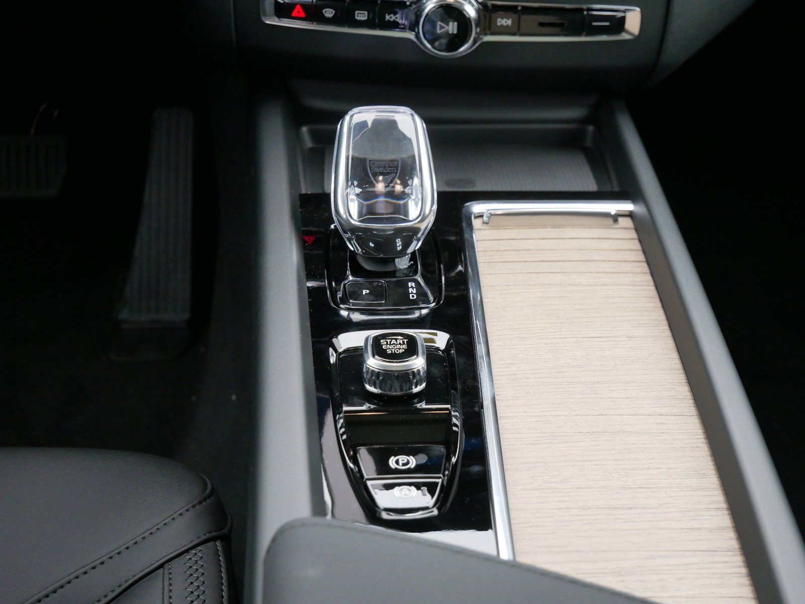 New 2027 Volvo XC60 B5 Plus AWD/4WD image 9