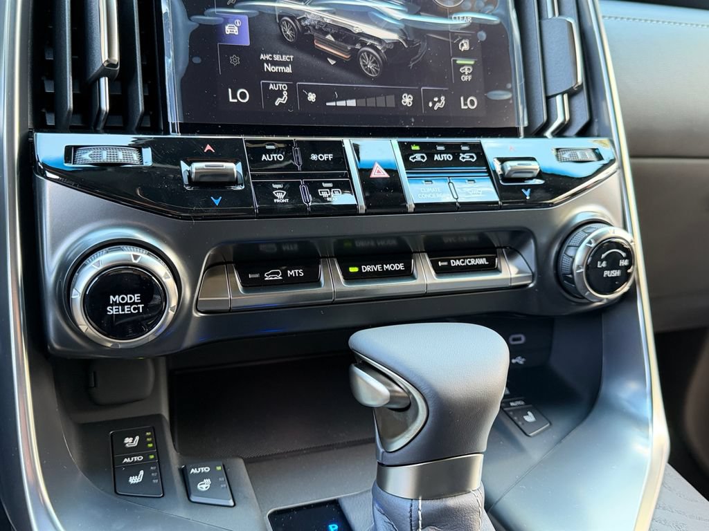 New 2026 Lexus LX 600 4WD w/ Luxury Package image 31