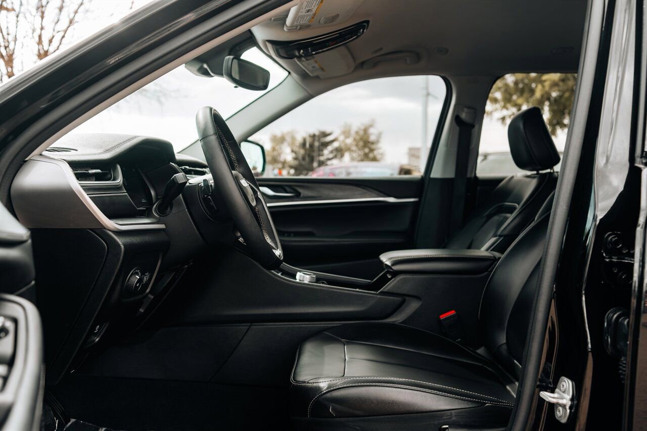 Used 2023 Jeep Grand Cherokee L Limited w/ Trailer Tow Group (B) image 19