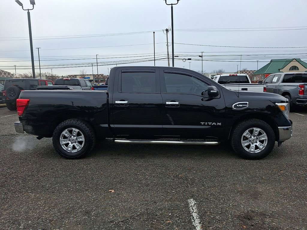 Used 2017 Nissan Titan SV image 7