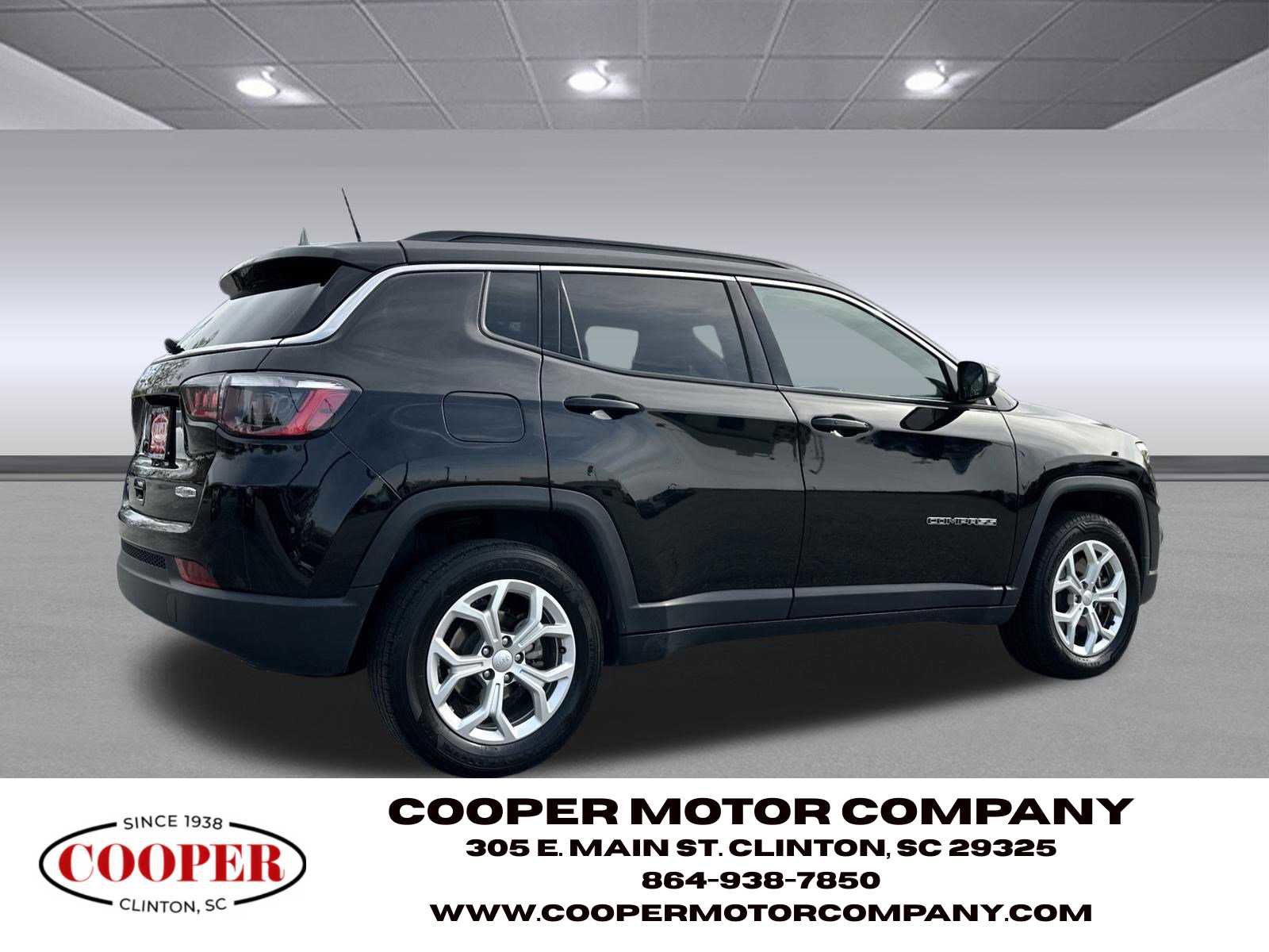 Used 2024 Jeep Compass Latitude image 6
