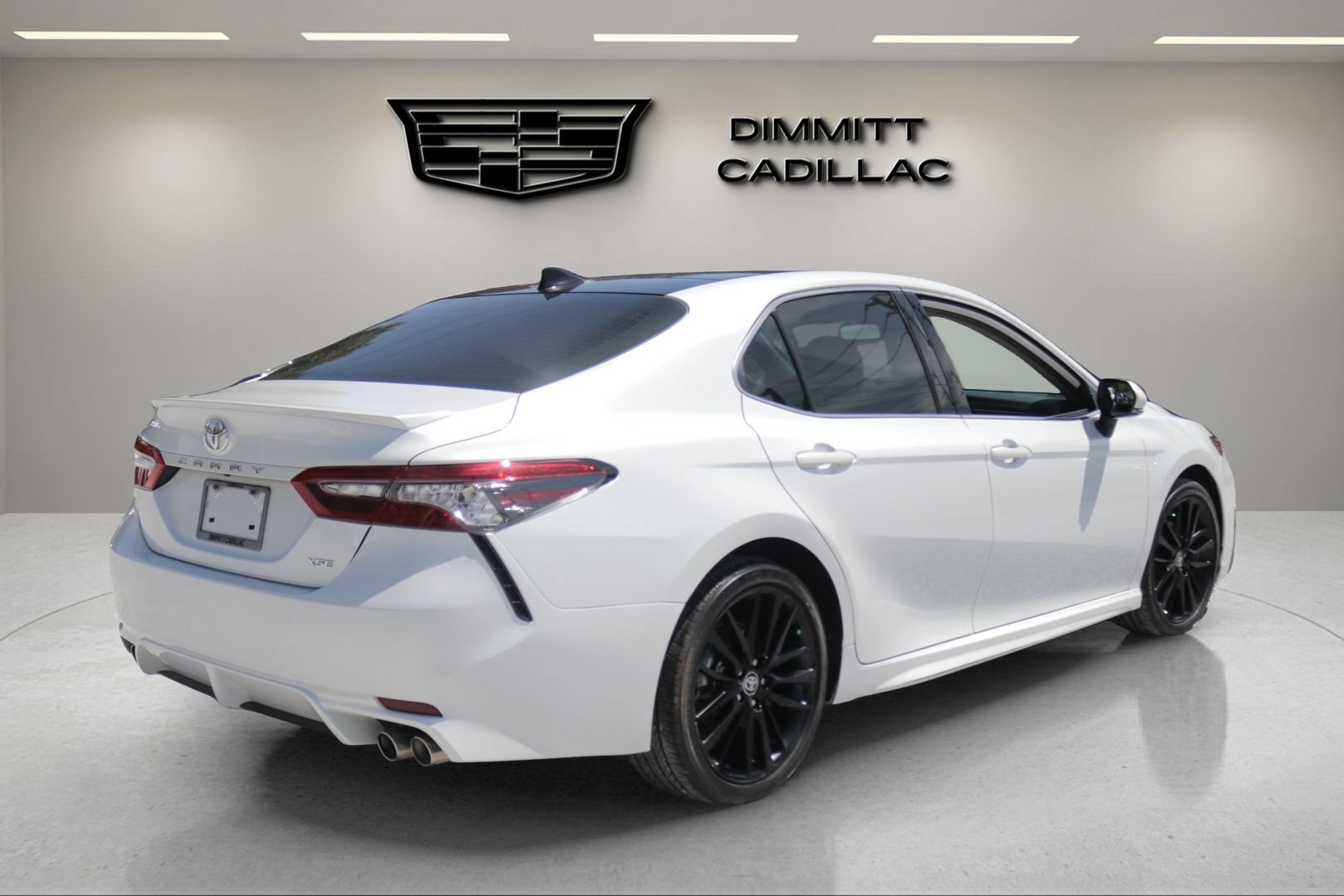 Used 2021 Toyota Camry XSE FWD image 5