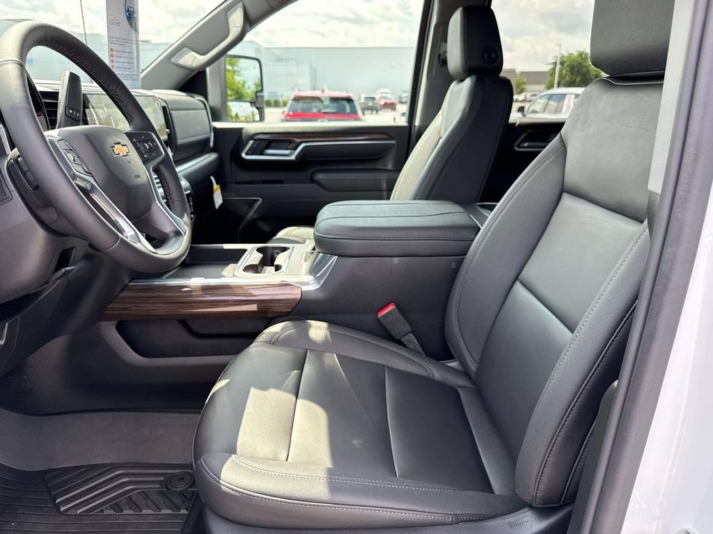 New 2026 Chevrolet Silverado 3500 LT w/ Z71 Chrome Sport Edition AWD/4WD image 9