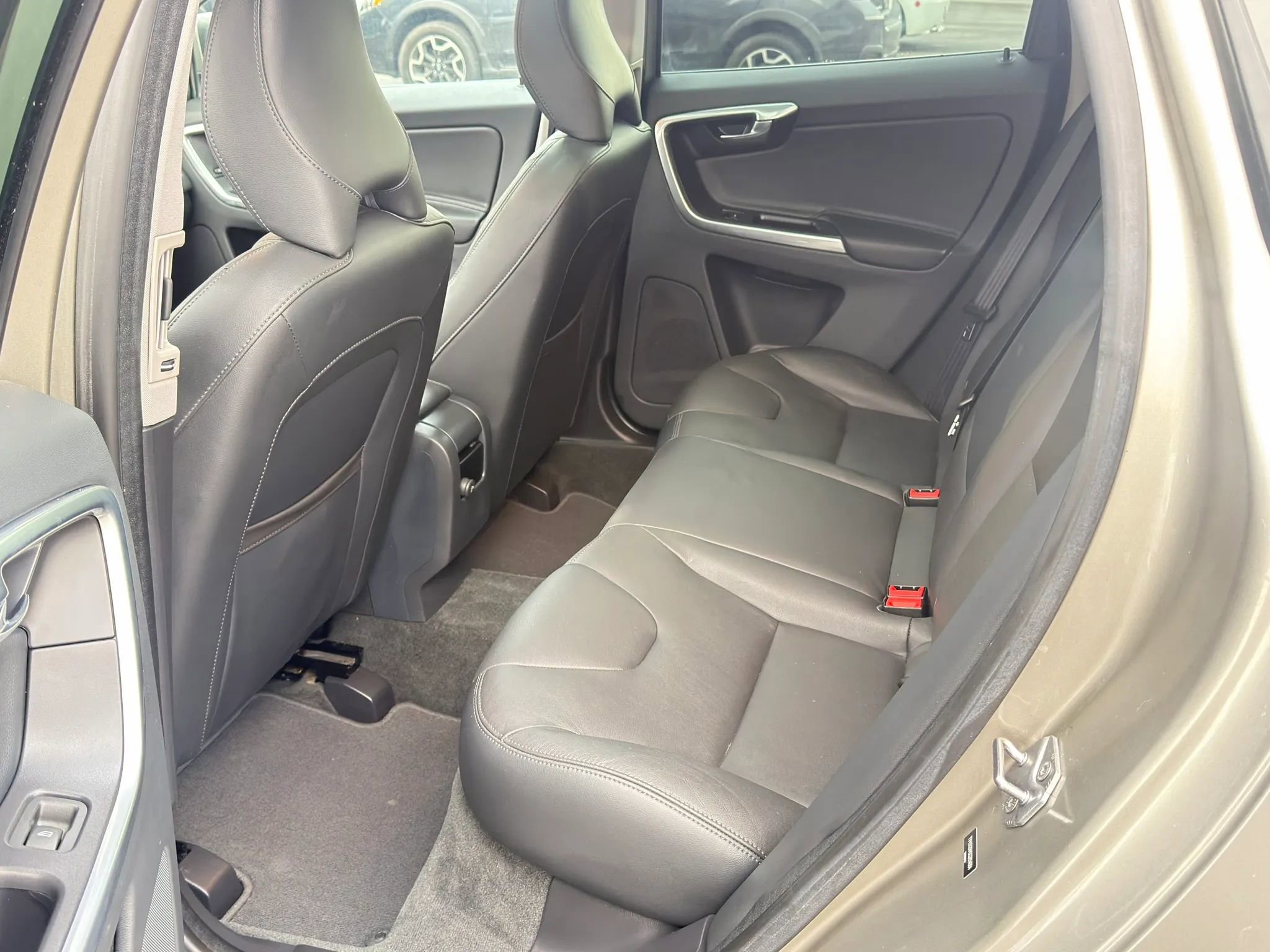 Used 2016 Volvo XC60 T6 Platinum AWD/4WD image 13