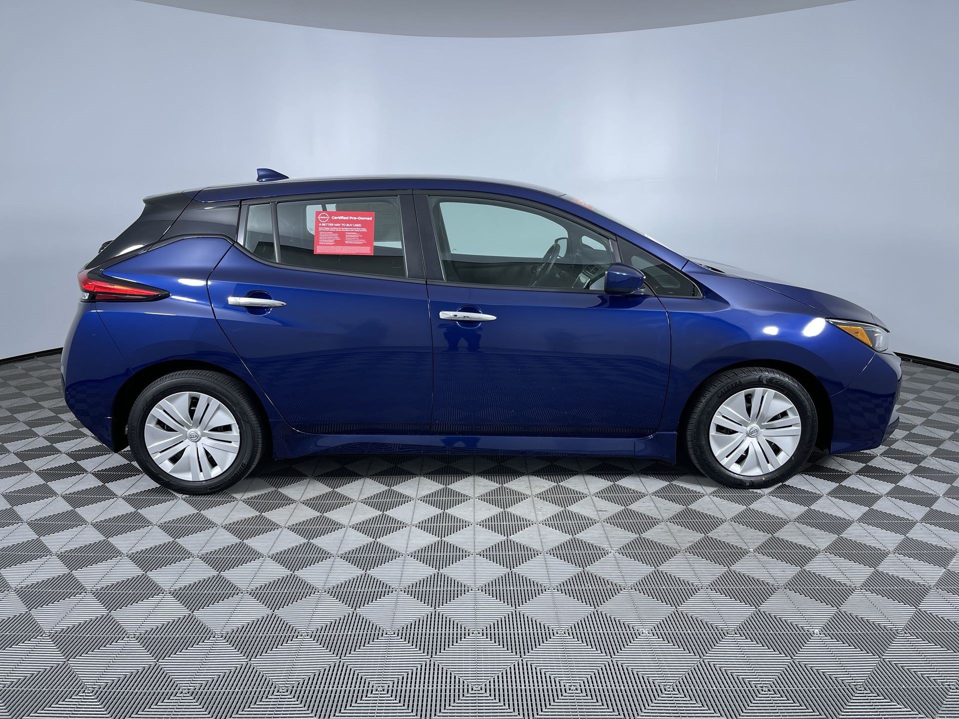Certified 2025 Nissan Leaf S FWD image 10