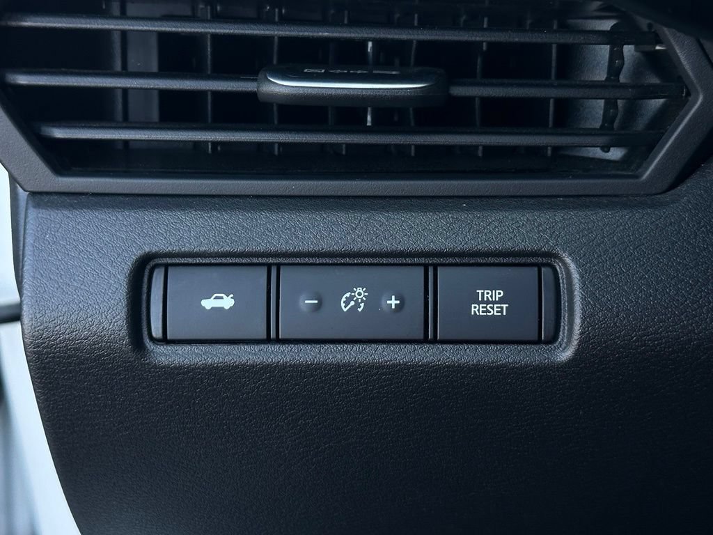 Used 2025 Nissan Altima 2.5 SV FWD image 13