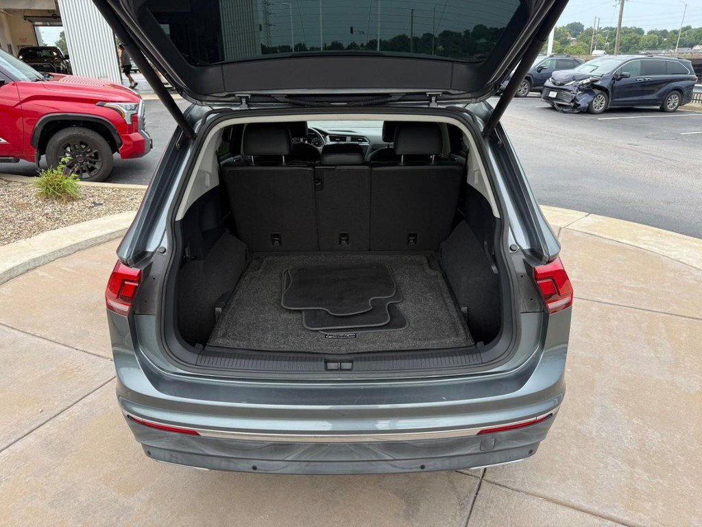 Used 2018 Volkswagen Tiguan SEL Premium AWD/4WD image 8