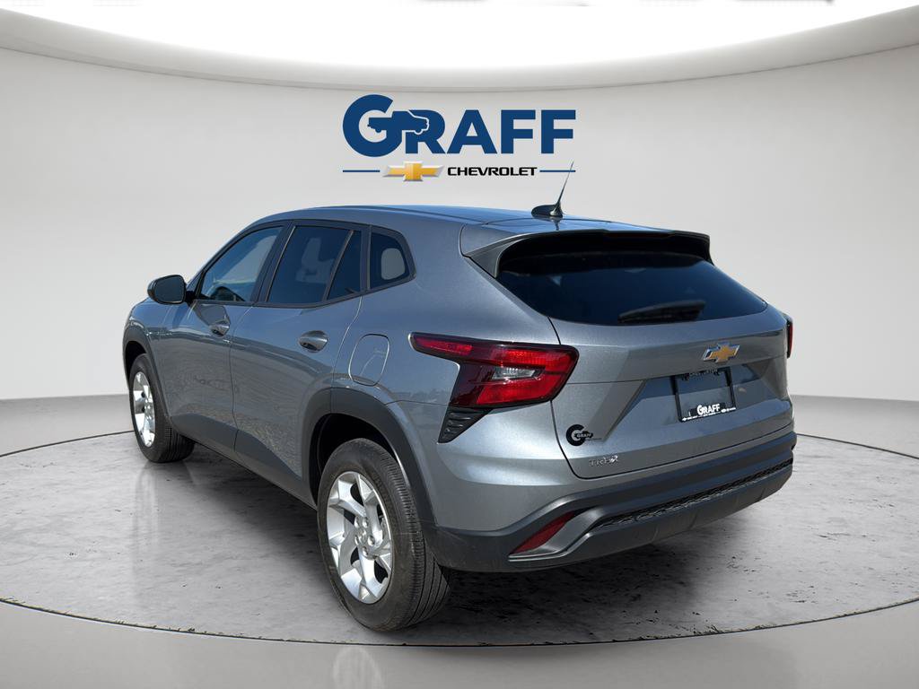 Used 2024 Chevrolet Trax LS w/ LS Convenience Package FWD image 5