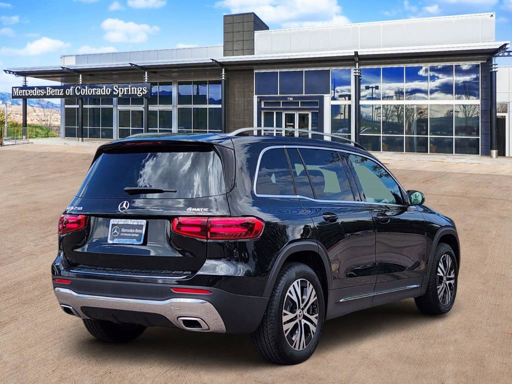 Used 2026 Mercedes-Benz GLB 250 4MATIC image 5
