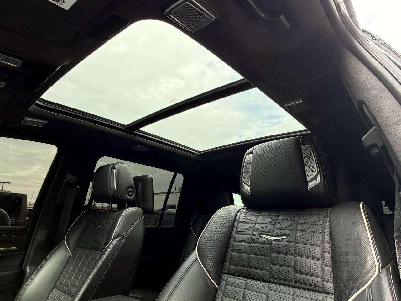 Used 2023 Cadillac Escalade ESV Sport Platinum w/ LPO, ONYX Package AWD/4WD image 17