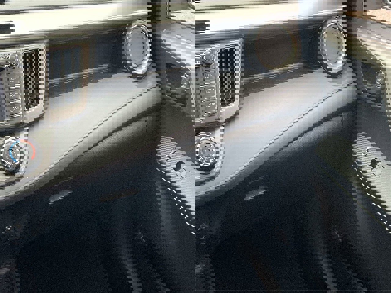 Used 2015 Toyota RAV4 LE image 15