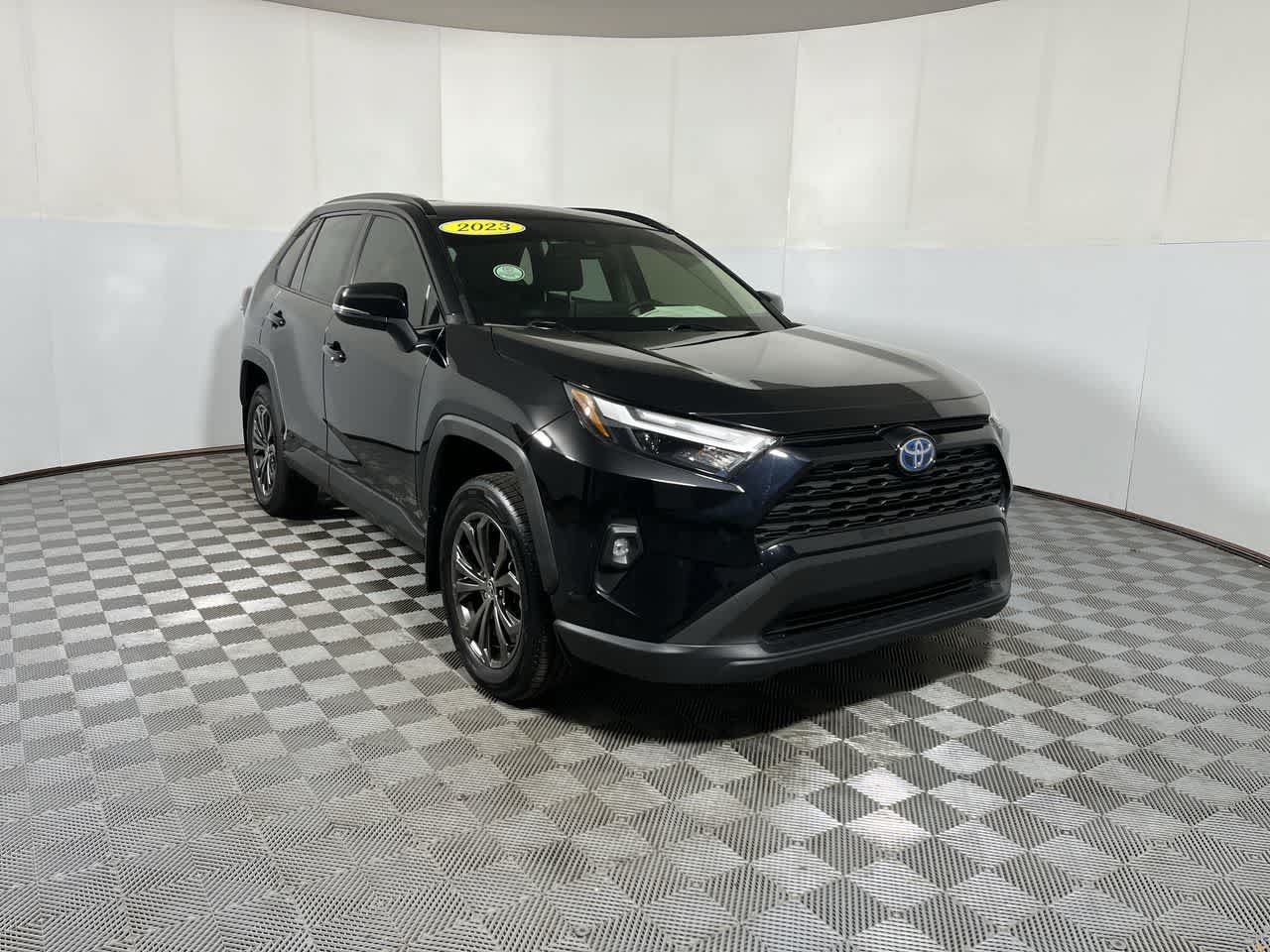 Used 2023 Toyota RAV4 XLE Premium AWD/4WD image 2