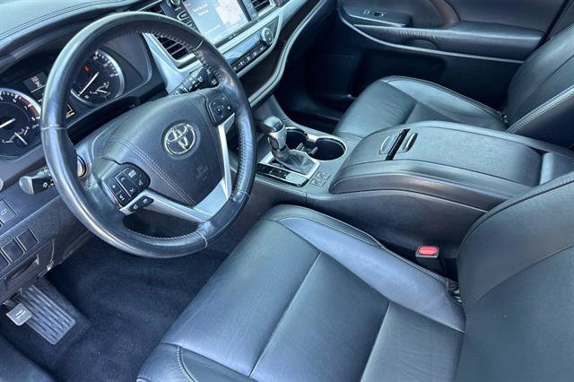 Used 2015 Toyota Highlander XLE AWD/4WD image 9