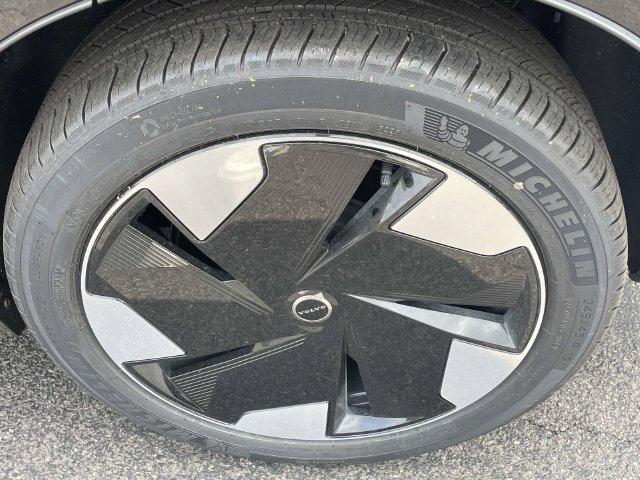 New 2026 Volvo EX30 Plus w/ Climate Package AWD/4WD image 9