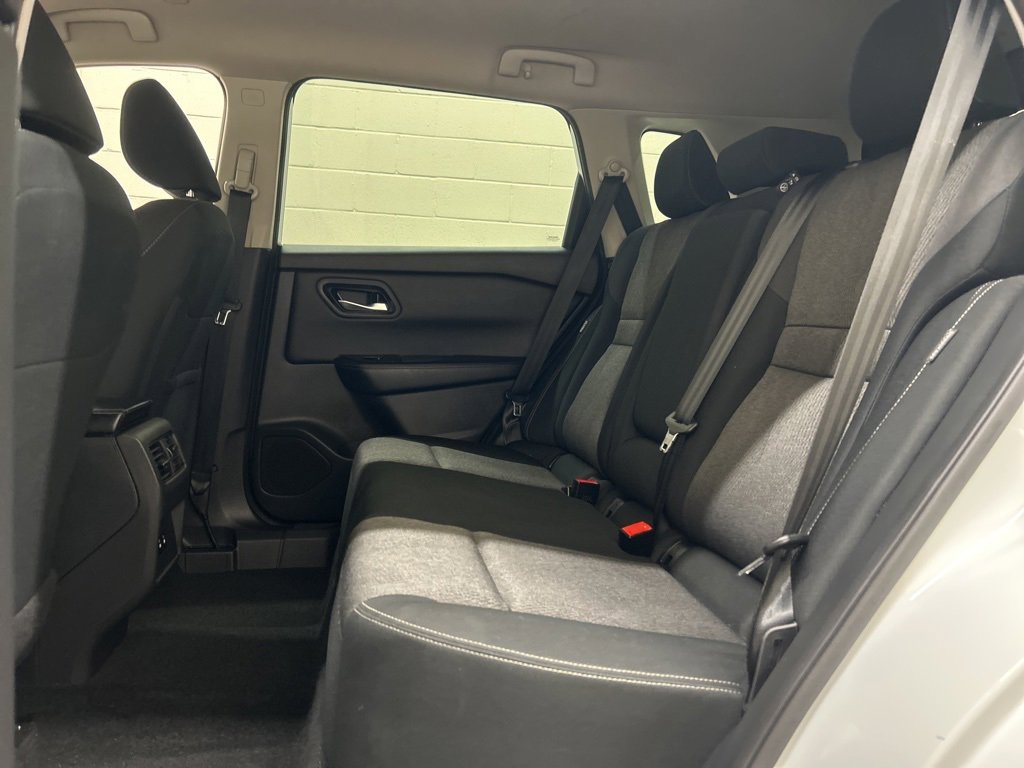 Used 2024 Nissan Rogue SV image 8