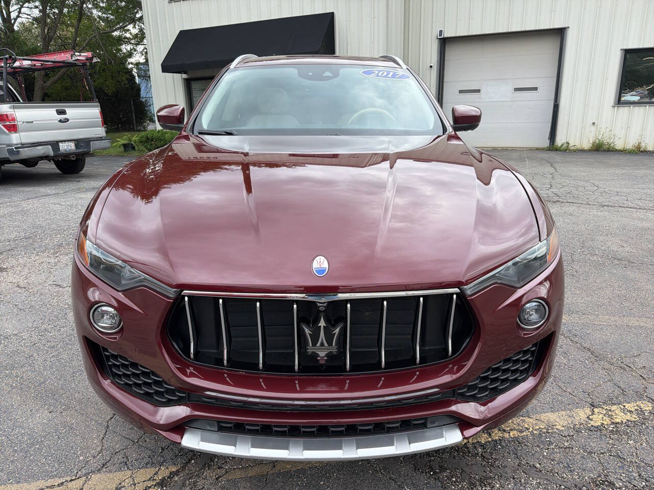 Used 2017 Maserati Levante w/ Luxury Package AWD/4WD image 2