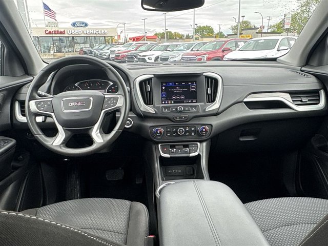 Used 2024 GMC Terrain SLE w/ Driver Convenience Package FWD image 19
