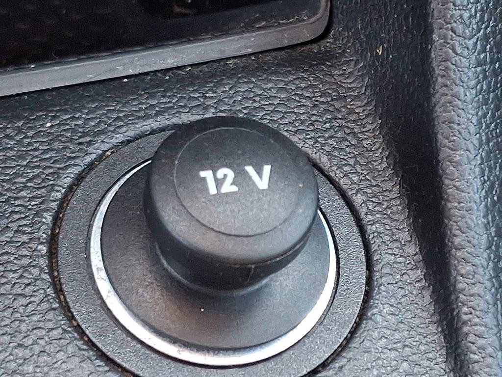 Used 2013 Volkswagen Beetle 2.0T FWD image 28