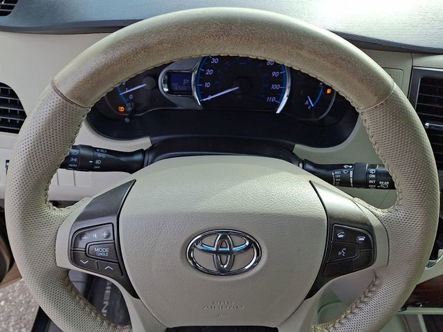Used 2014 Toyota Sienna XLE image 23