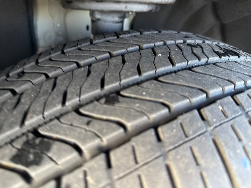 Used 2025 GMC Acadia Elevation image 30