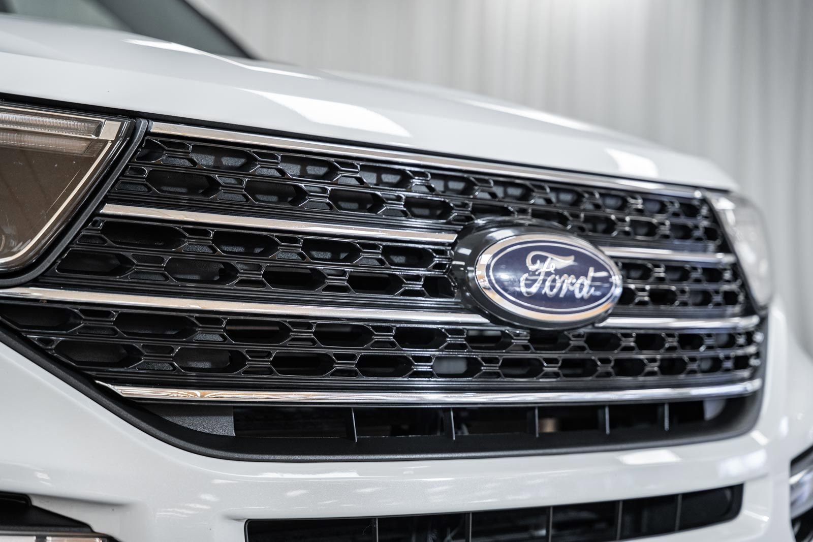 Used 2022 Ford Explorer XLT w/ Equipment Group 202A image 7