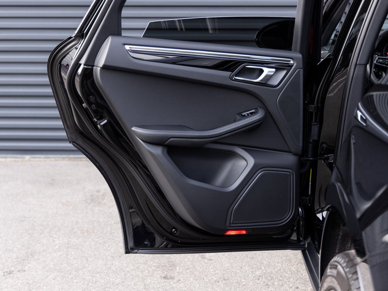 Certified 2026 Porsche Macan AWD/4WD image 25
