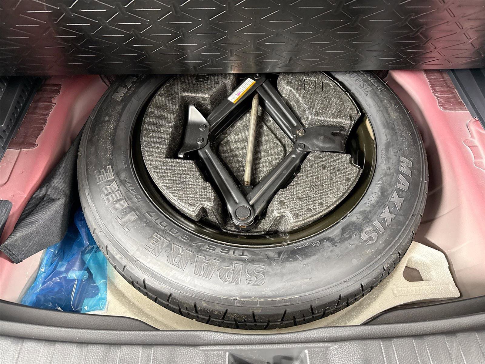 Certified 2025 Toyota RAV4 XLE image 40