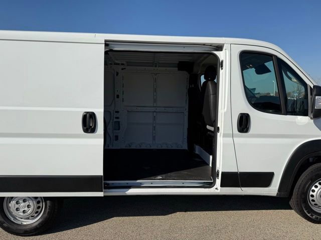 Used 2025 RAM ProMaster 2500 w/ Convenience Group image 12