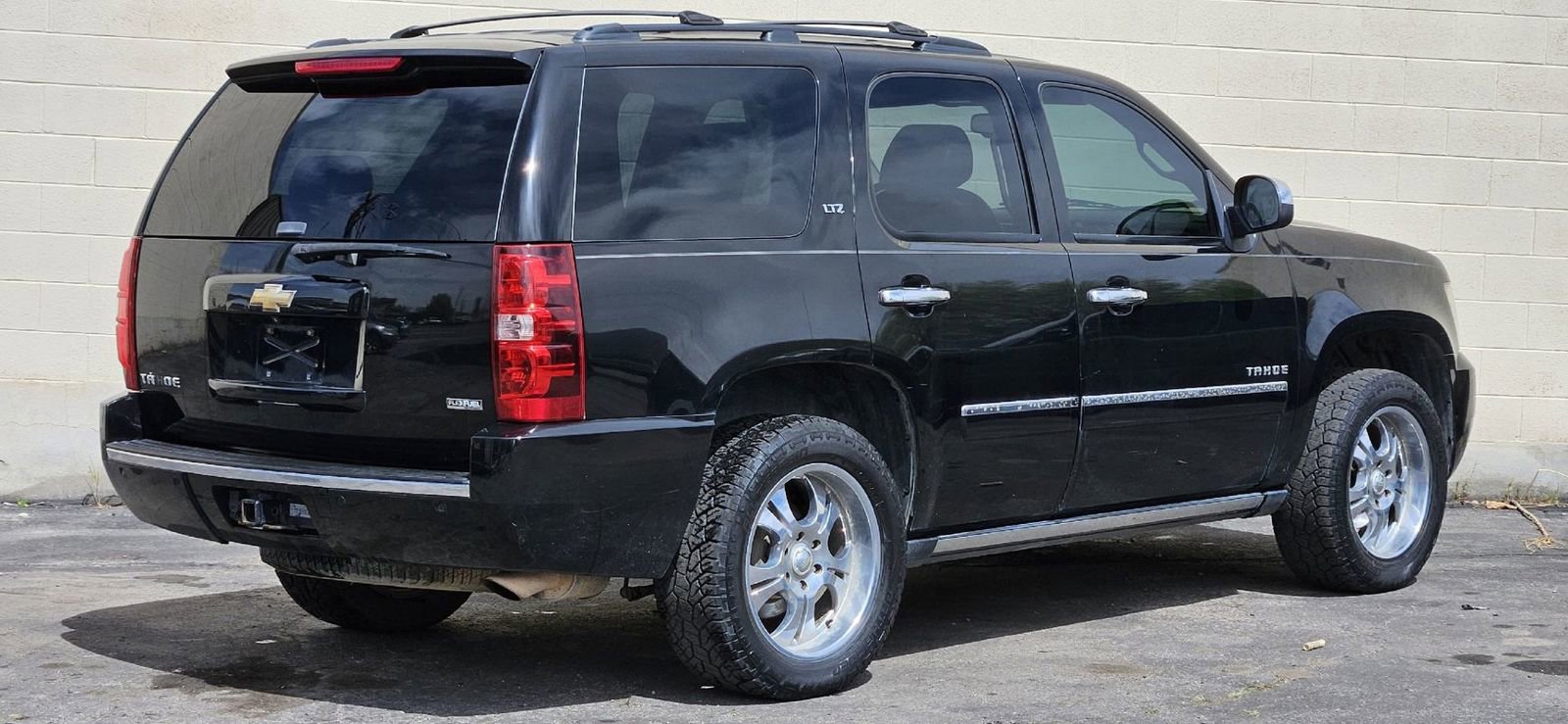 Used 2009 Chevrolet Tahoe LTZ AWD/4WD image 5