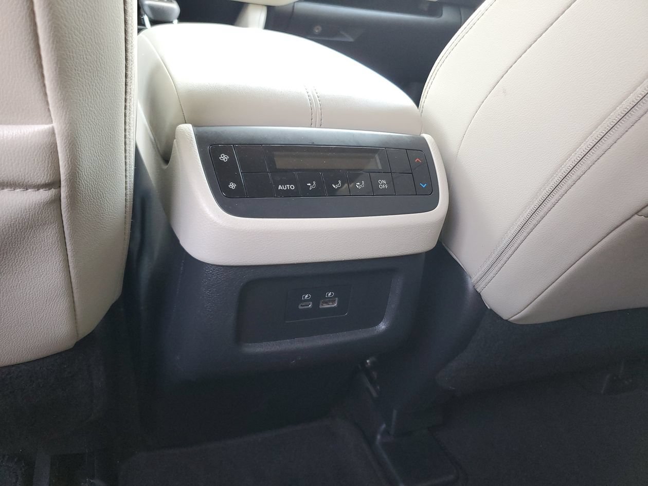 Used 2025 Nissan Pathfinder SL FWD image 15