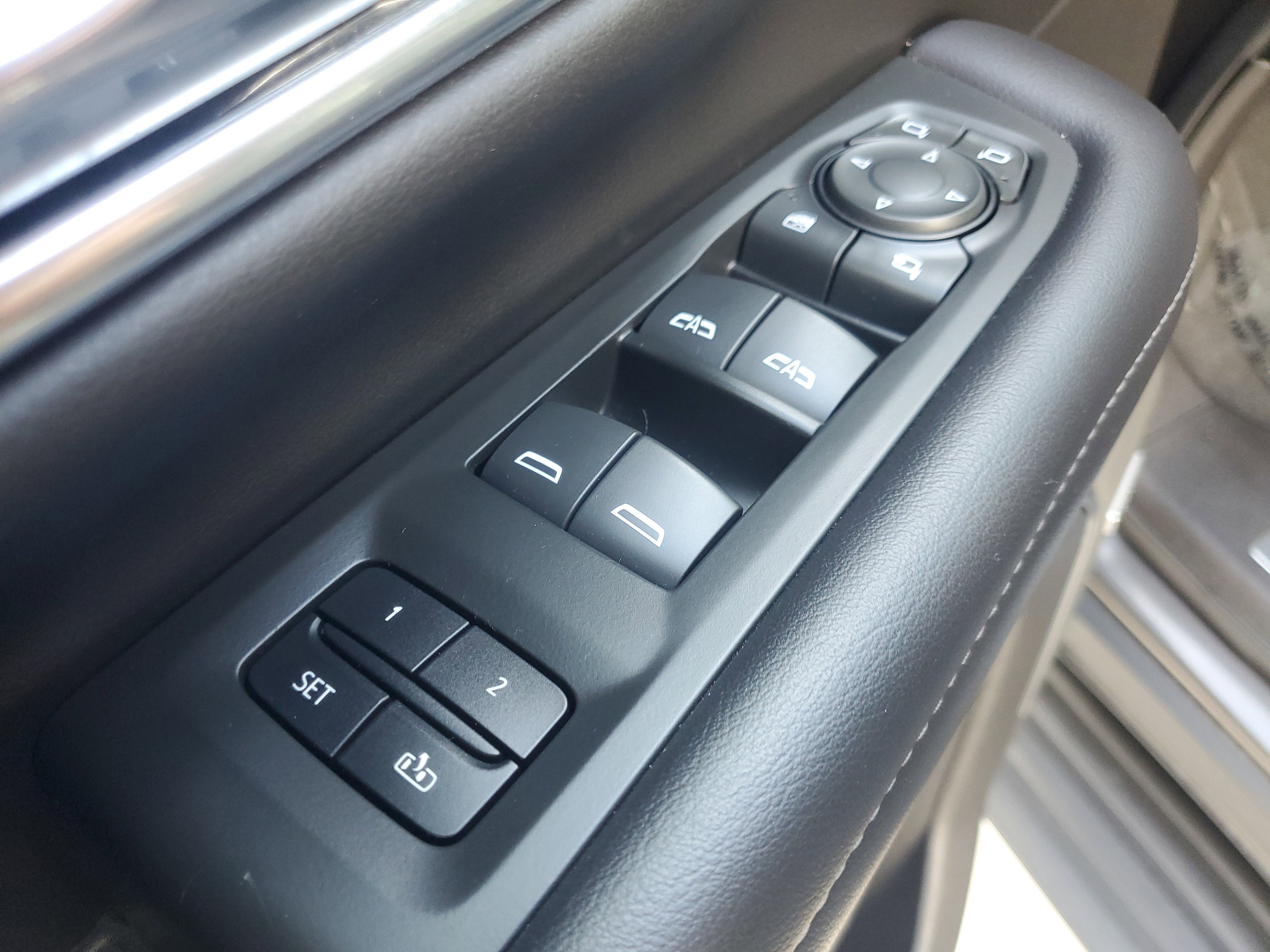 Used 2021 Chevrolet Tahoe LT w/ LT Signature Package image 24