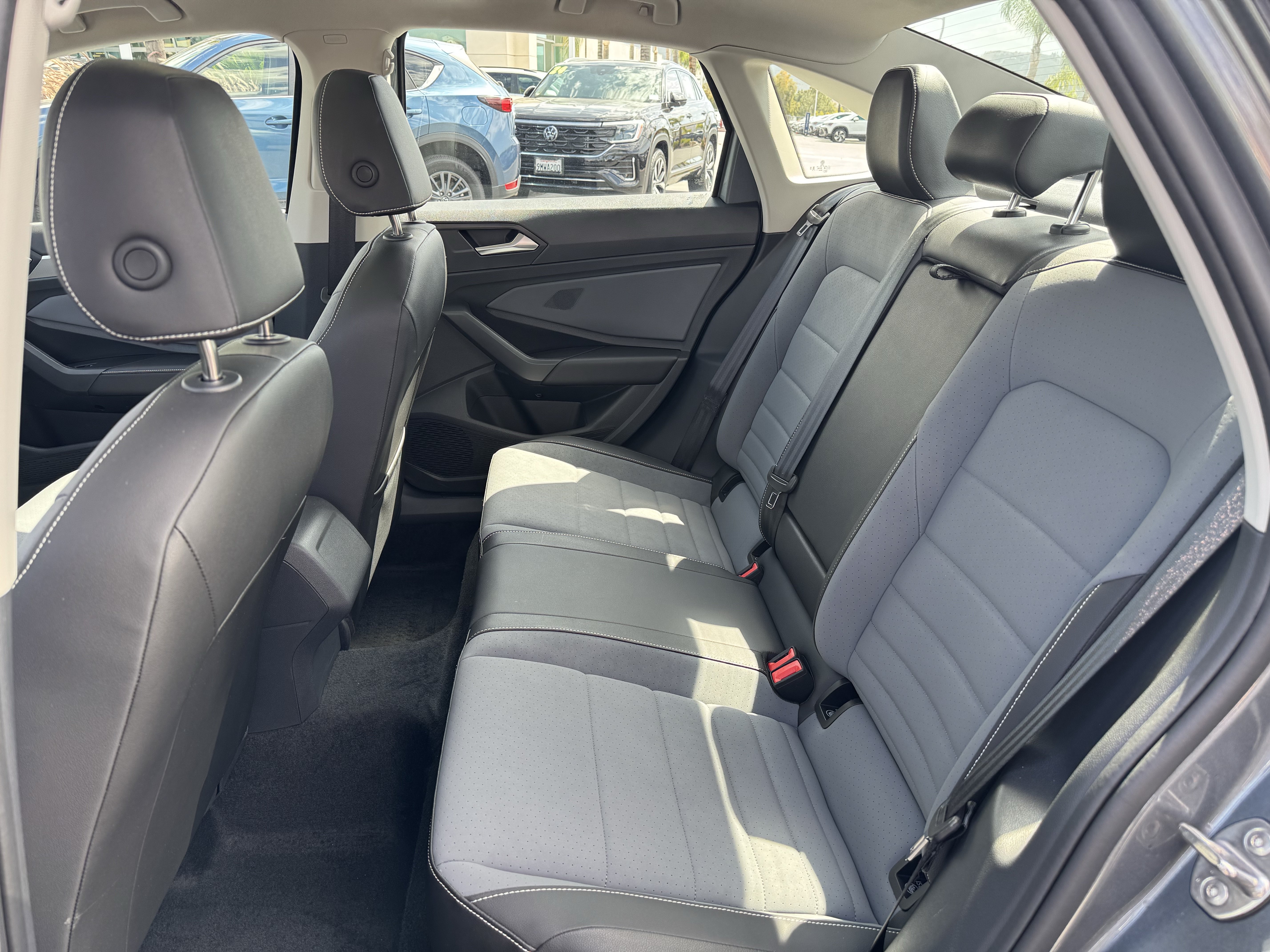 Used 2025 Volkswagen Jetta SE w/ Sunroof Package FWD image 34