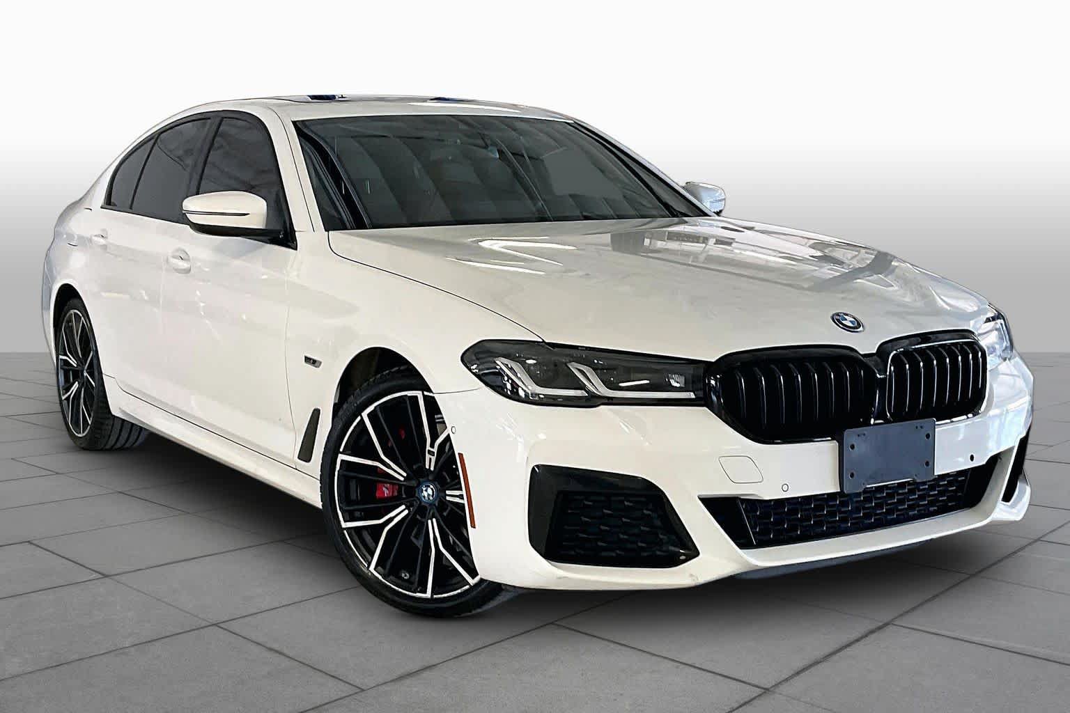 Used 2023 BMW 530e w/ M Sport Package RWD image 2