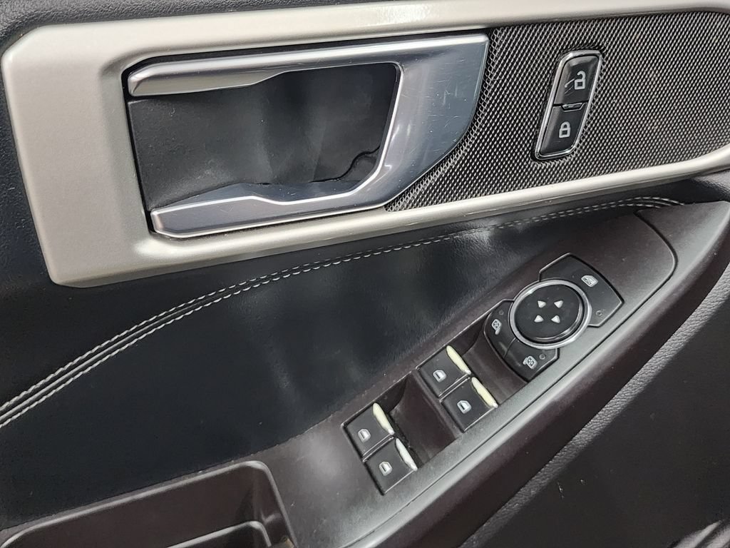 Used 2020 Ford Explorer XLT w/ Equipment Group 202A AWD/4WD image 10