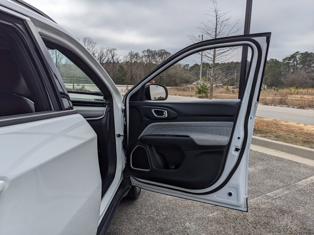 Used 2024 Jeep Compass Latitude image 55