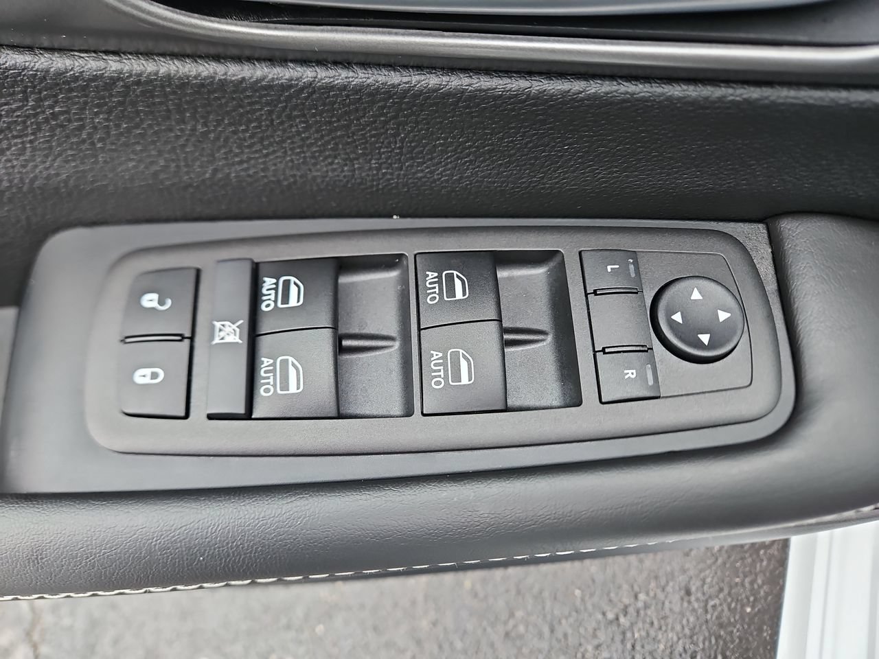 New 2026 Chrysler Pacifica Select w/ S Appearance Package FWD image 20