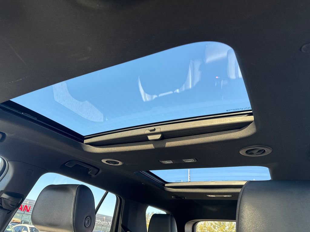 Used 2022 Chevrolet Traverse RS image 22