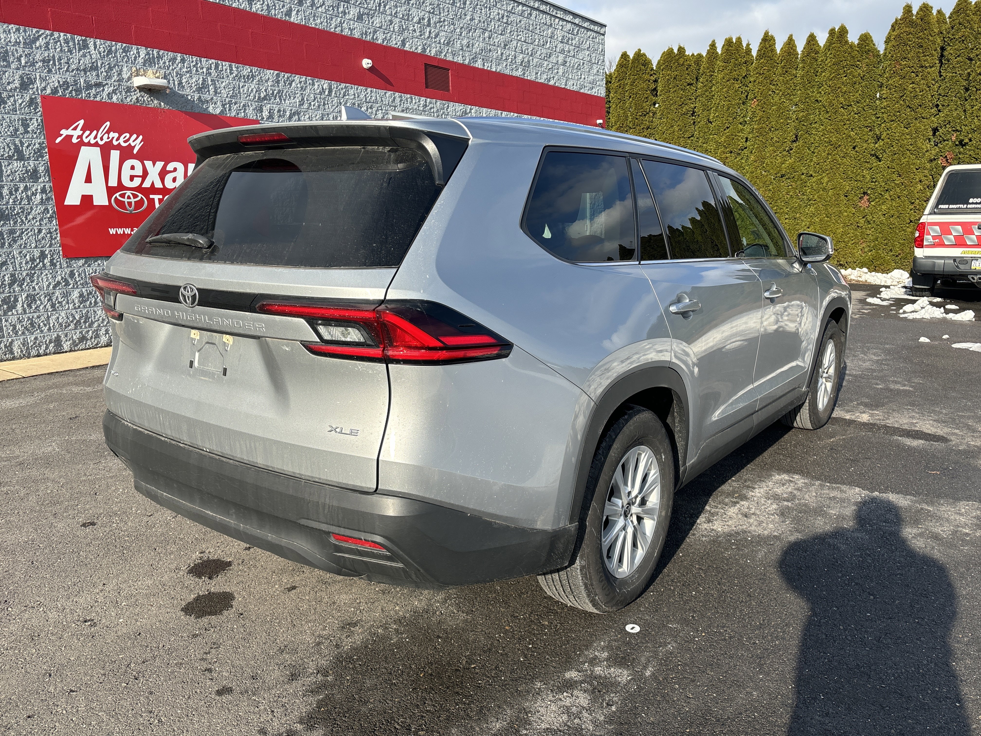 Used 2025 Toyota Grand Highlander AWD image 3