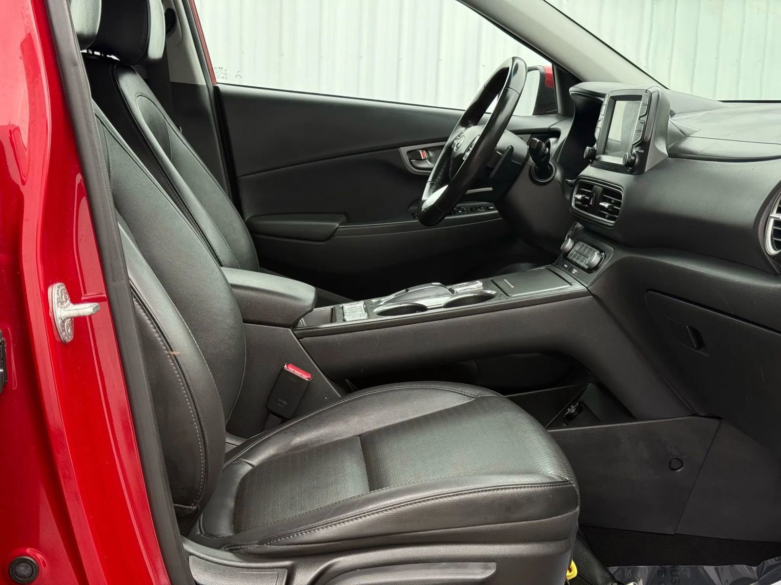 Used 2021 Hyundai Kona Limited w/ Cargo Package image 18