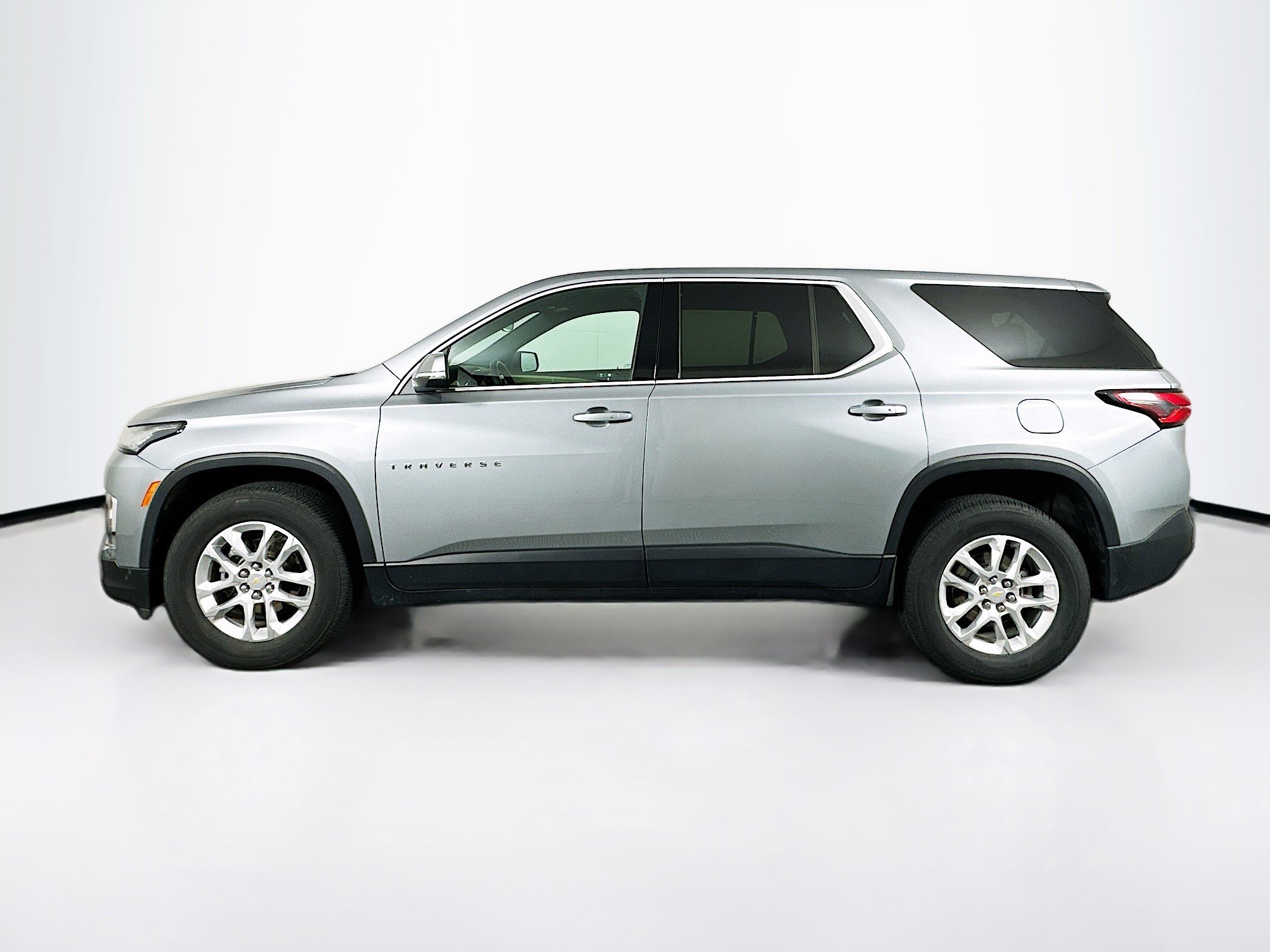 Used 2023 Chevrolet Traverse LS w/ Safety Package image 4