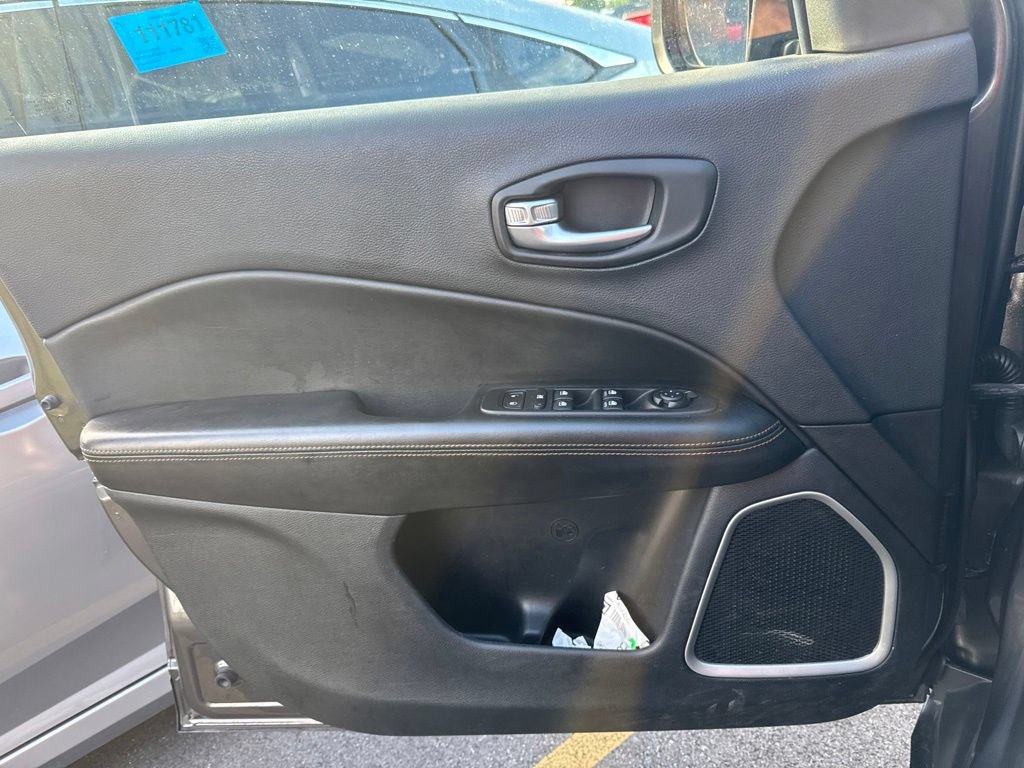 Used 2018 Jeep Compass Limited AWD/4WD image 9