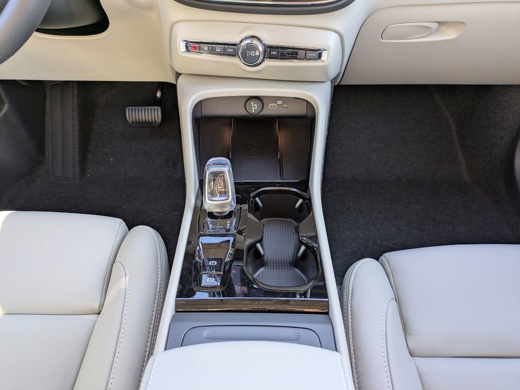 New 2026 Volvo XC40 B5 Plus w/ Climate Package image 19