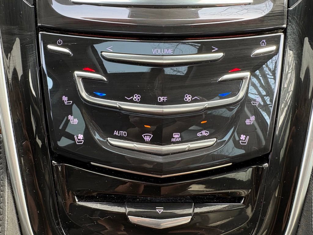 Used 2020 Cadillac Escalade Premium Luxury image 35