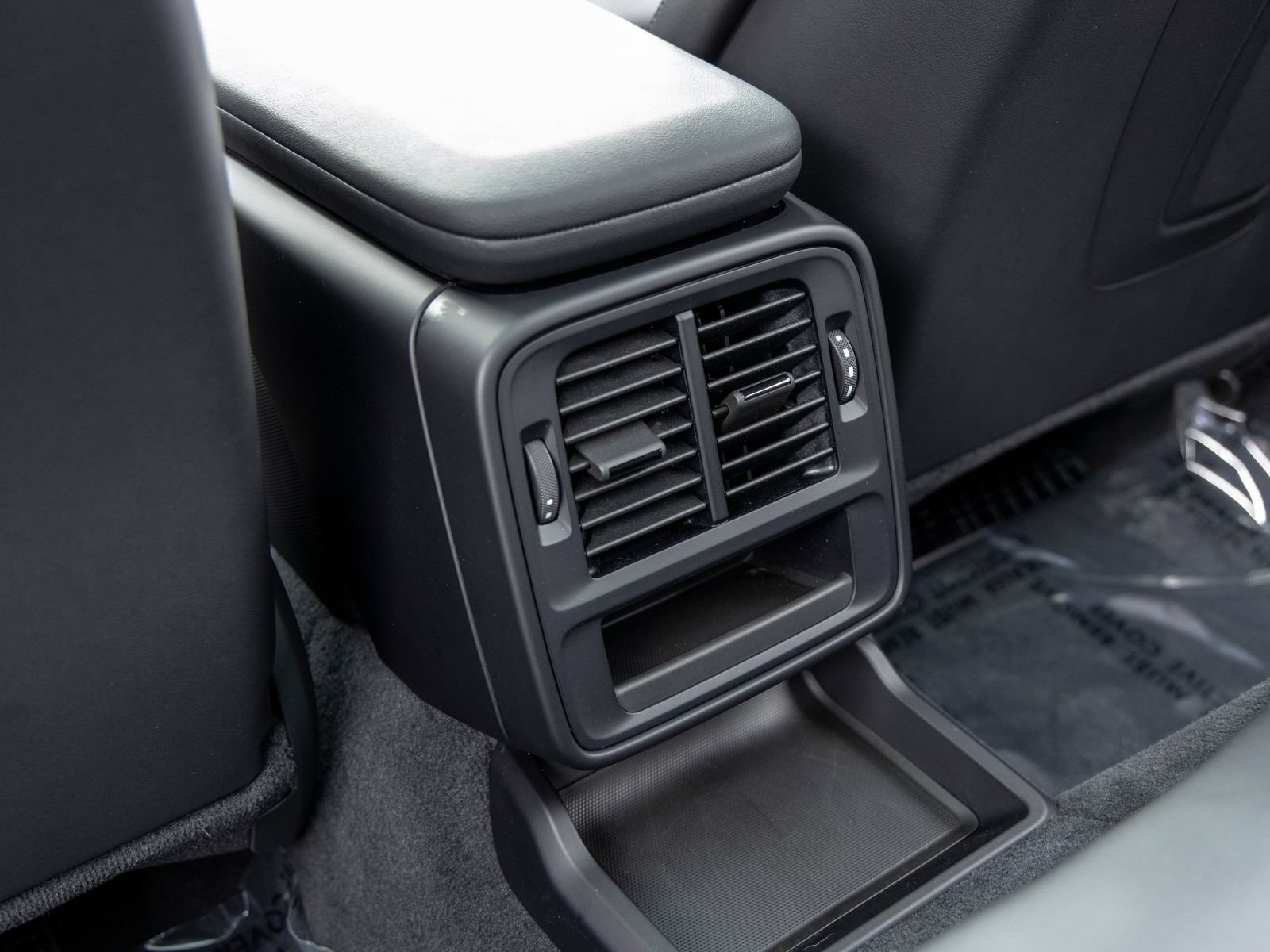 Certified 2025 Porsche Taycan AWD/4WD image 42
