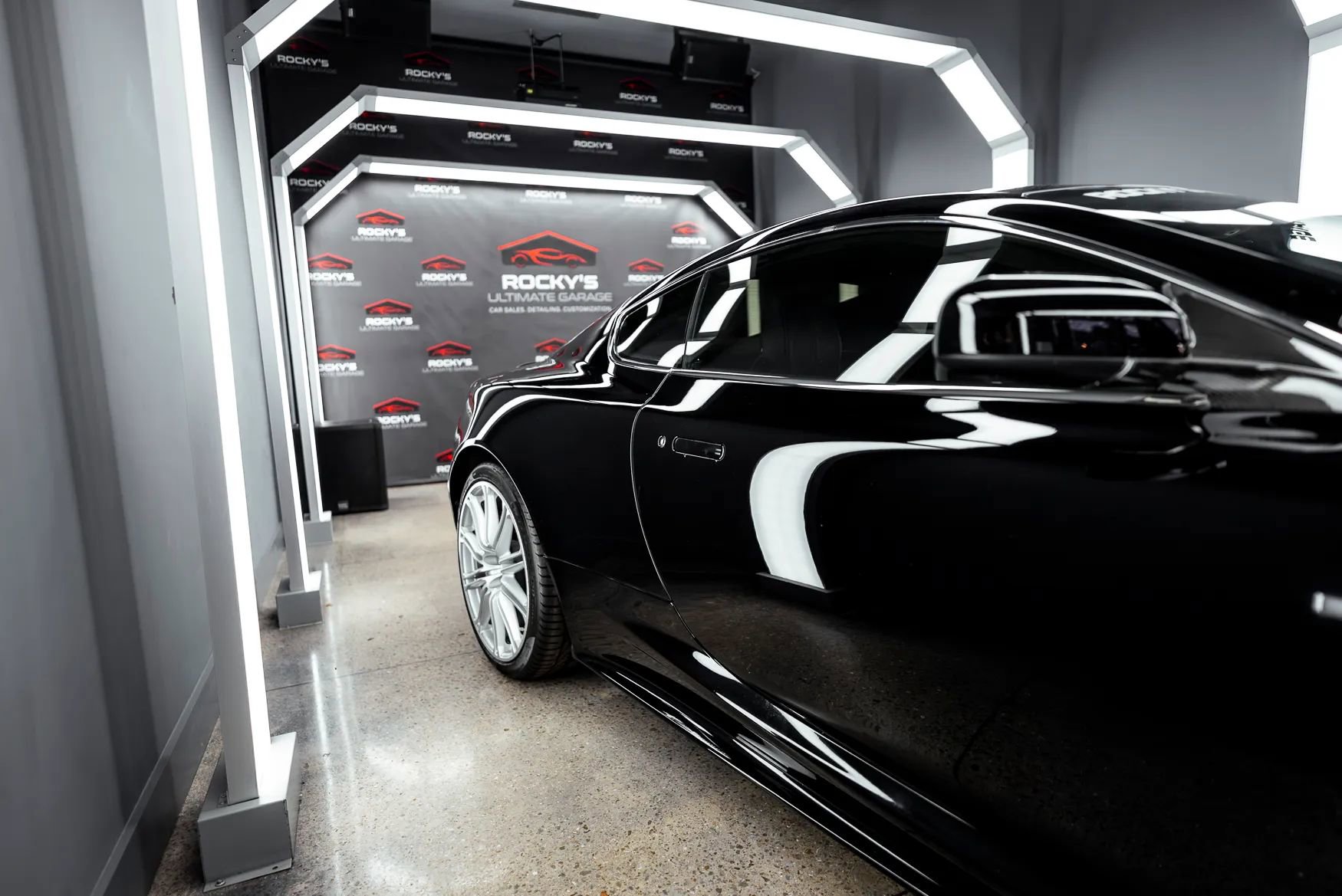 Used 2009 Aston Martin DBS Coupe RWD image 5