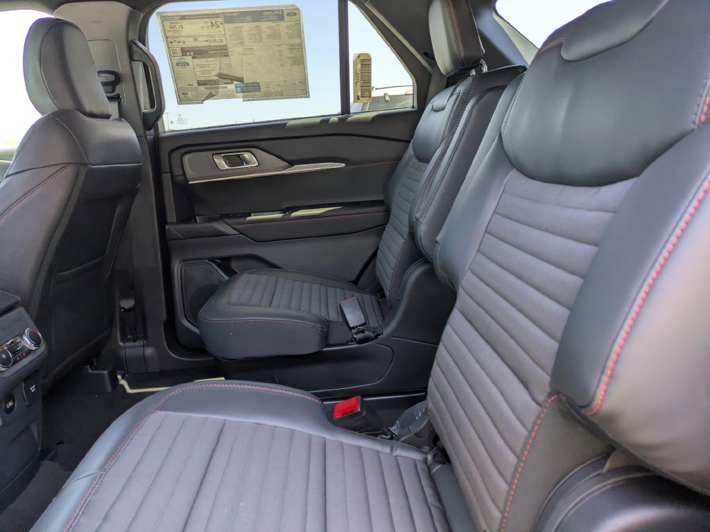 New 2026 Ford Explorer ST-Line w/ ST-Line Street Pack RWD image 17